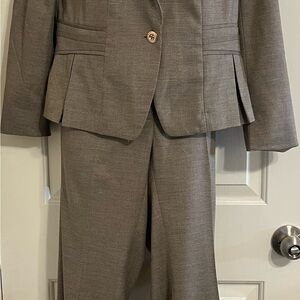 women’s suit, size 8 jacket, size 6 pants brown color, White House Black Market